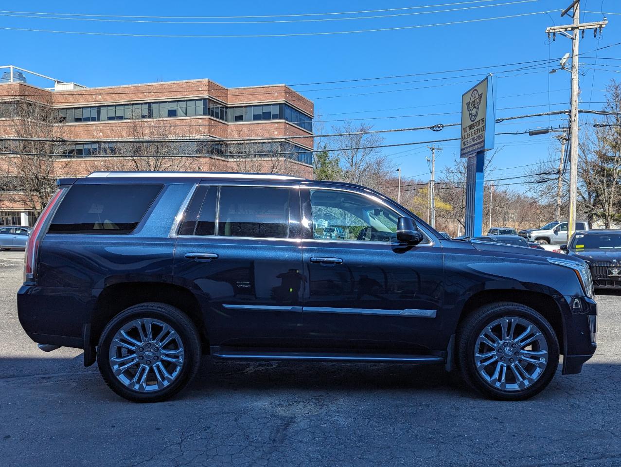 Cadillac Escalade 4WD 4dr Luxury 2019