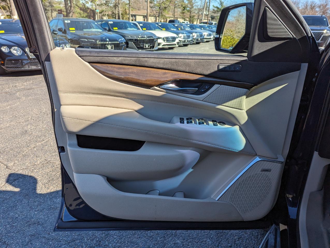 Cadillac Escalade 4WD 4dr Luxury 2019