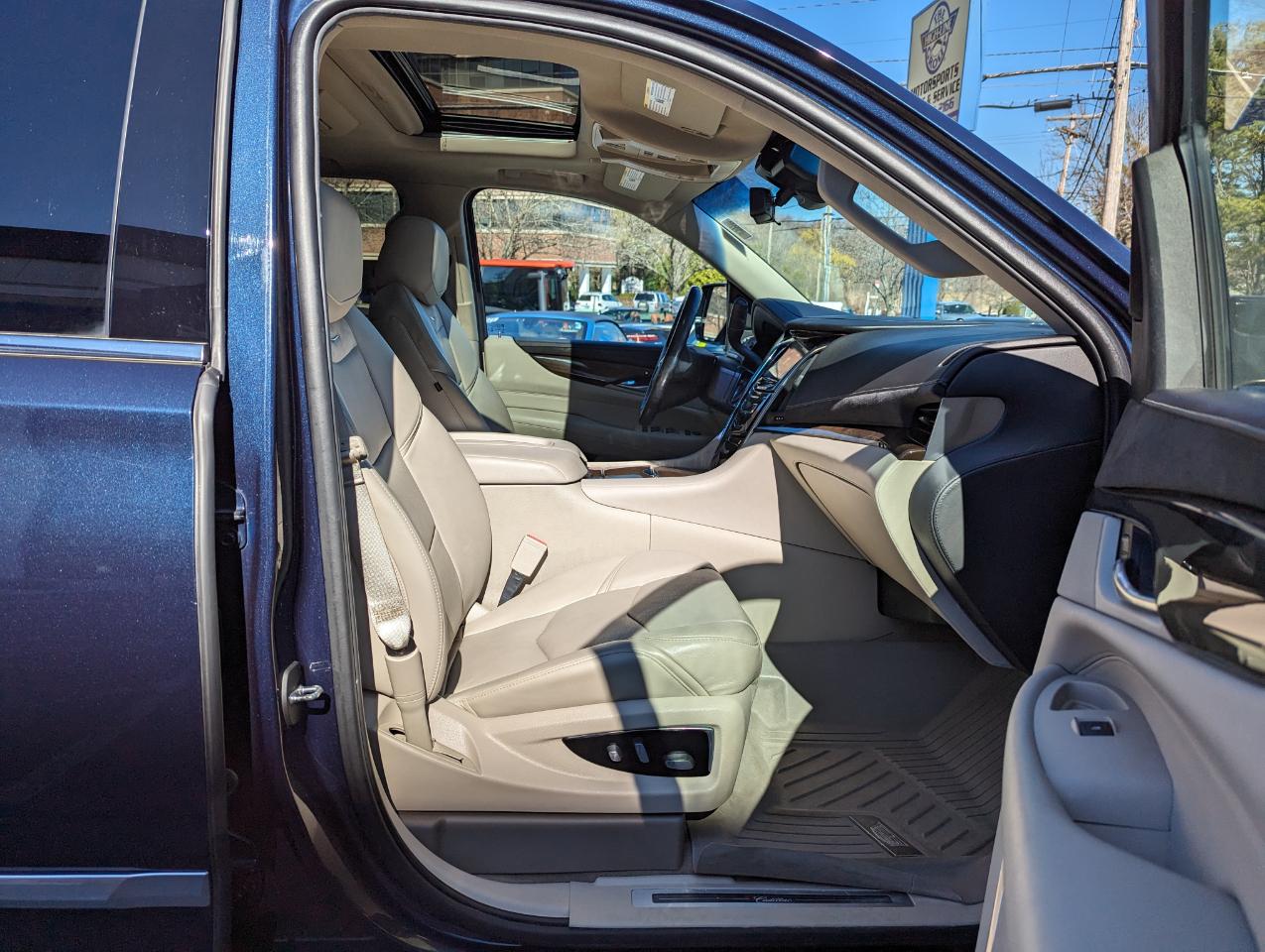 Cadillac Escalade 4WD 4dr Luxury 2019