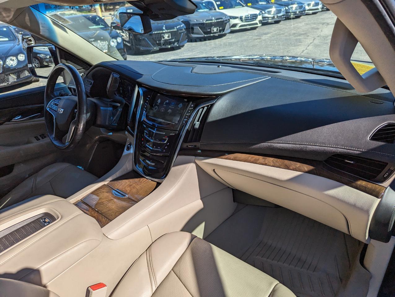 Cadillac Escalade 4WD 4dr Luxury 2019
