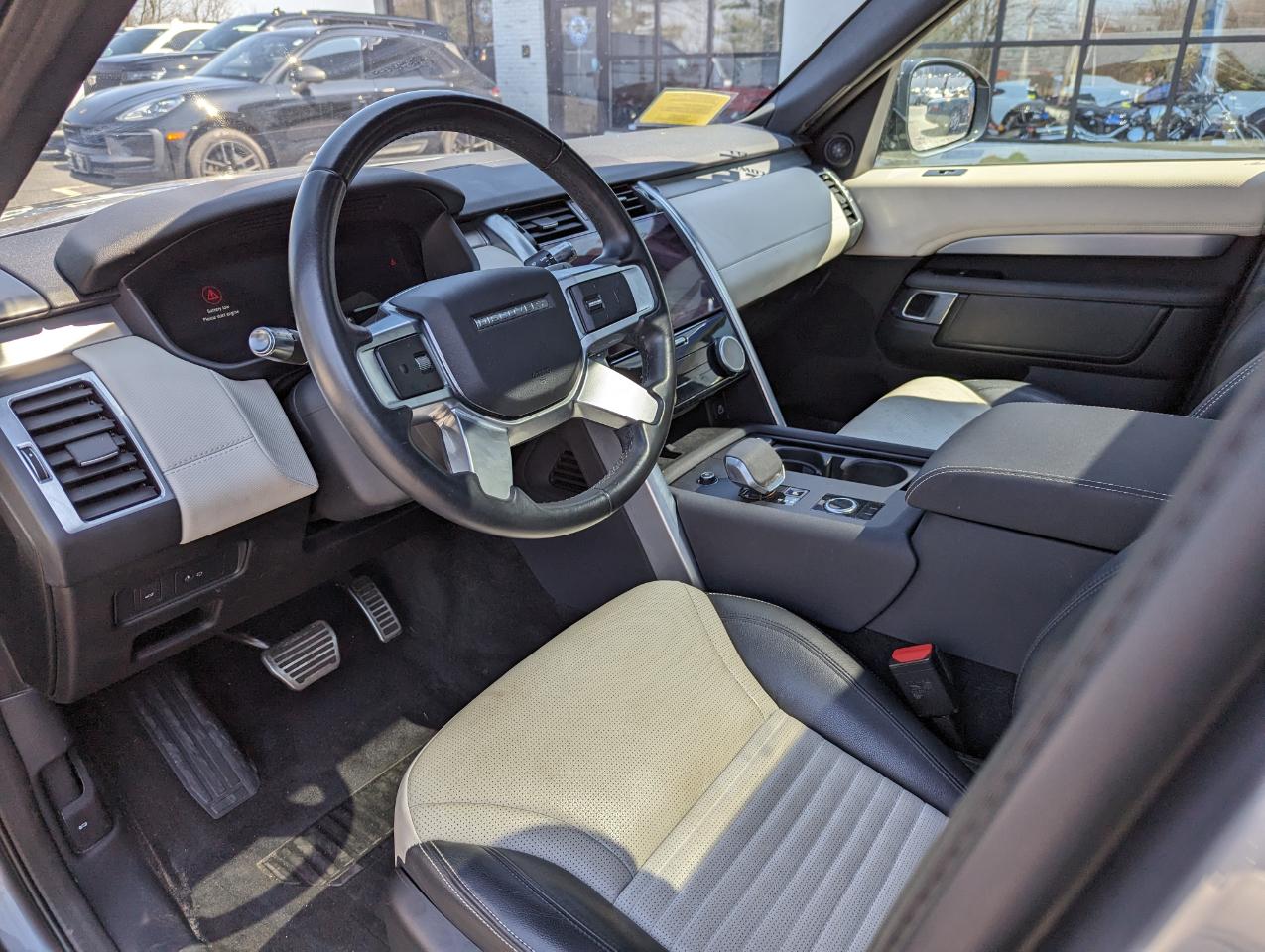 Land Rover Discovery P300 S R-Dynamic 2022