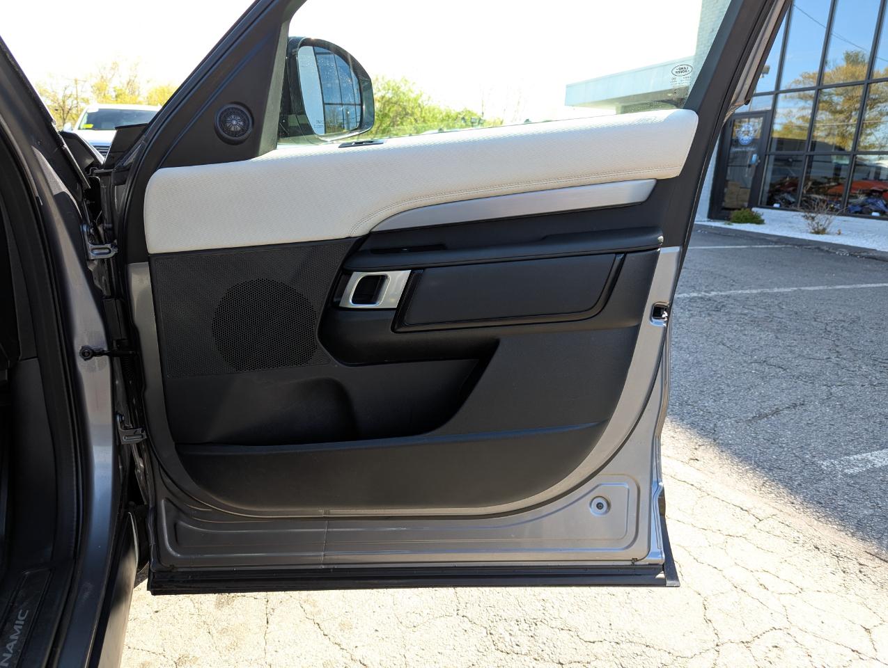 Land Rover Discovery P300 S R-Dynamic 2022
