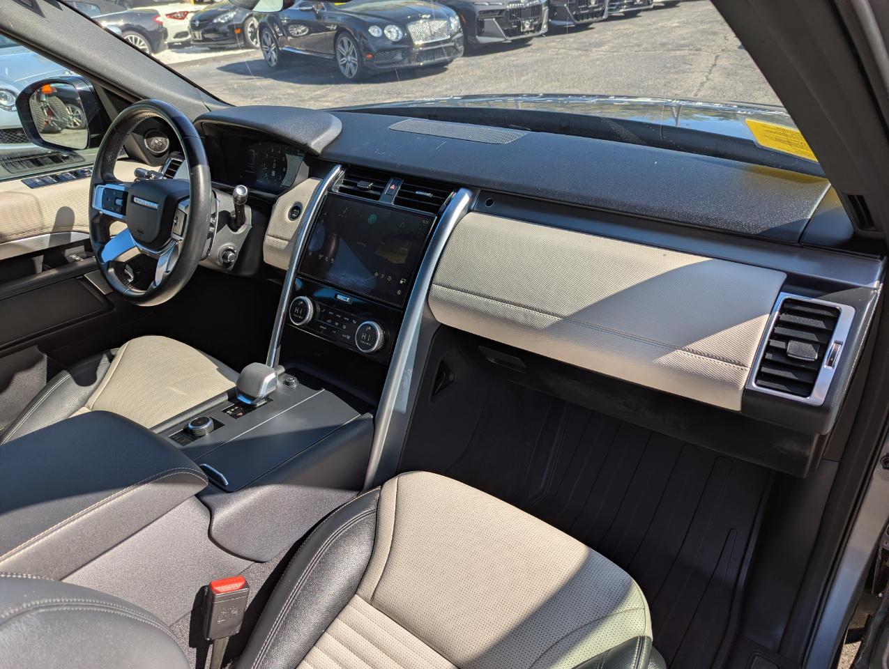 Land Rover Discovery P300 S R-Dynamic 2022
