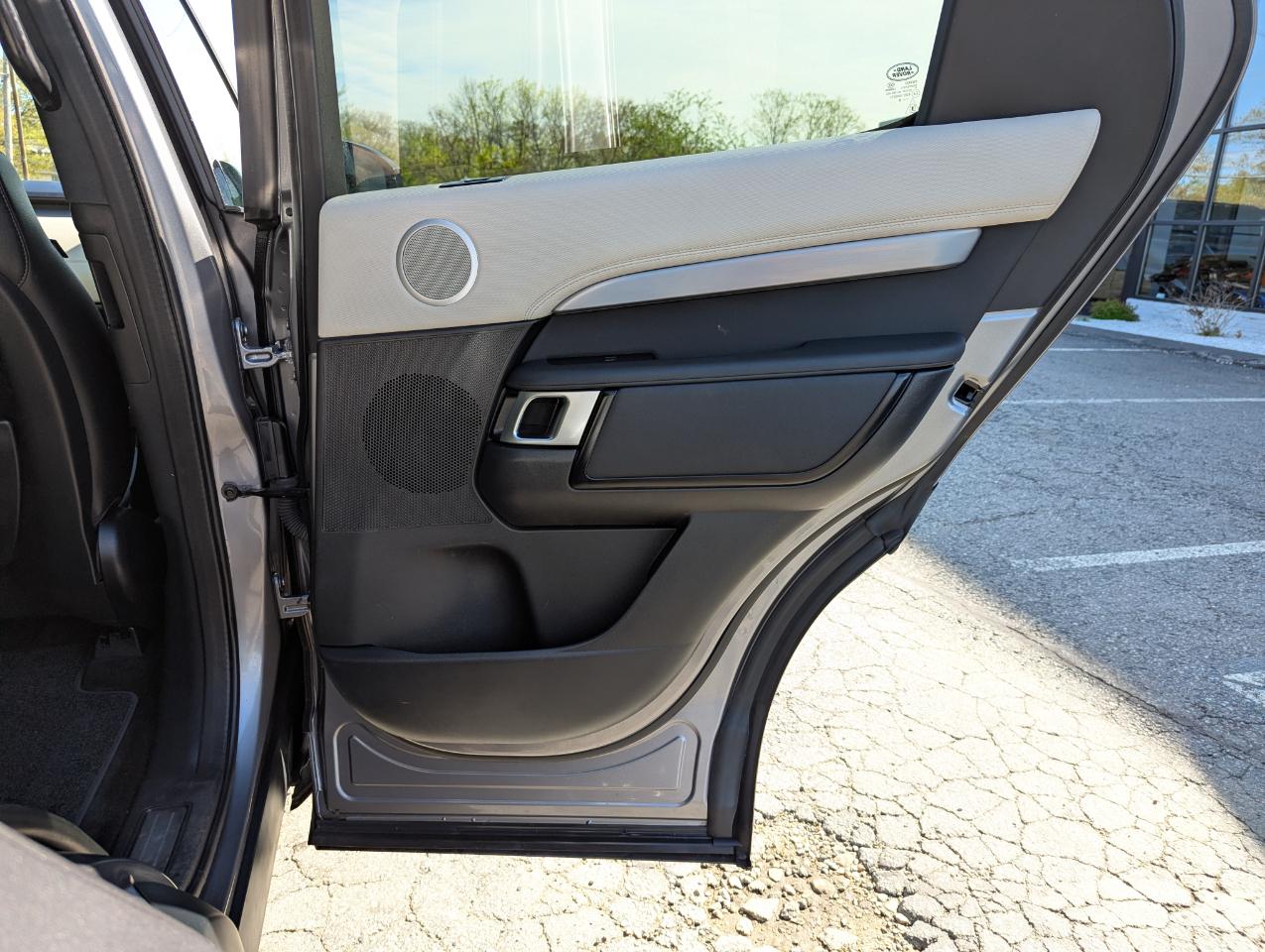 Land Rover Discovery P300 S R-Dynamic 2022