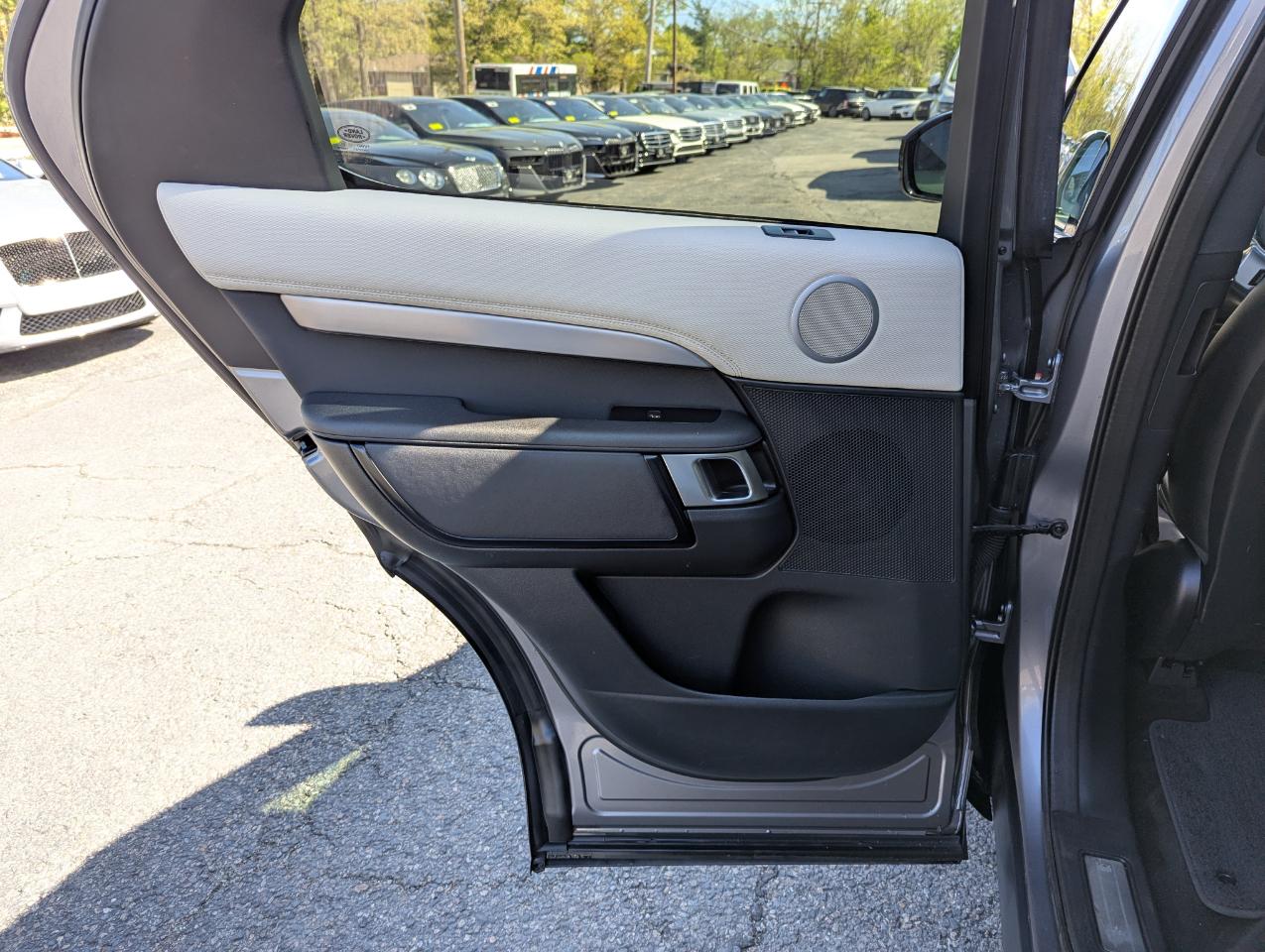 Land Rover Discovery P300 S R-Dynamic 2022