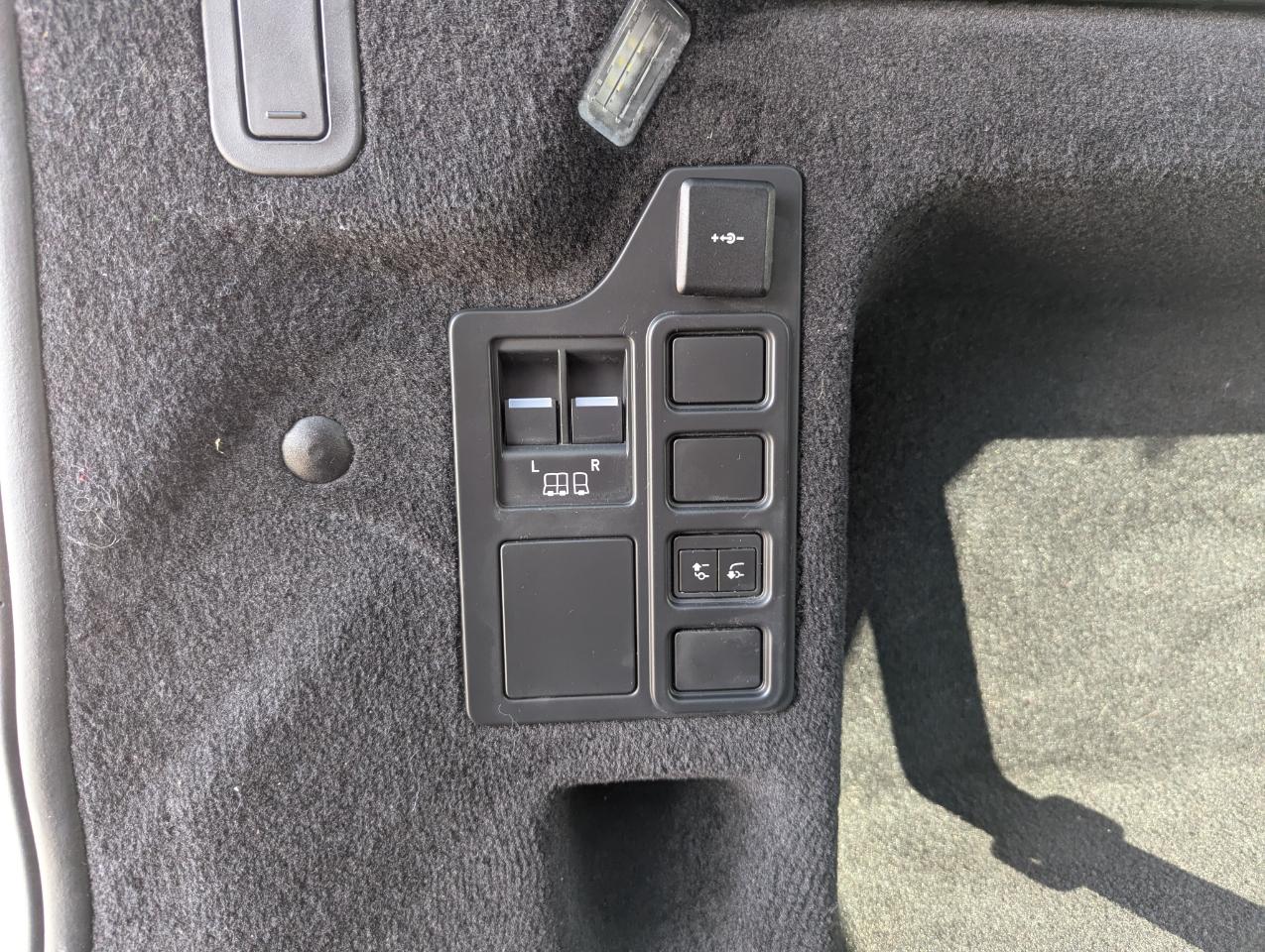 Land Rover Discovery P300 S R-Dynamic 2022