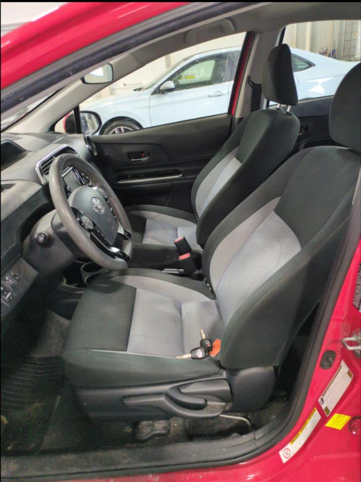 Toyota Prius c LE (Natl) 2019