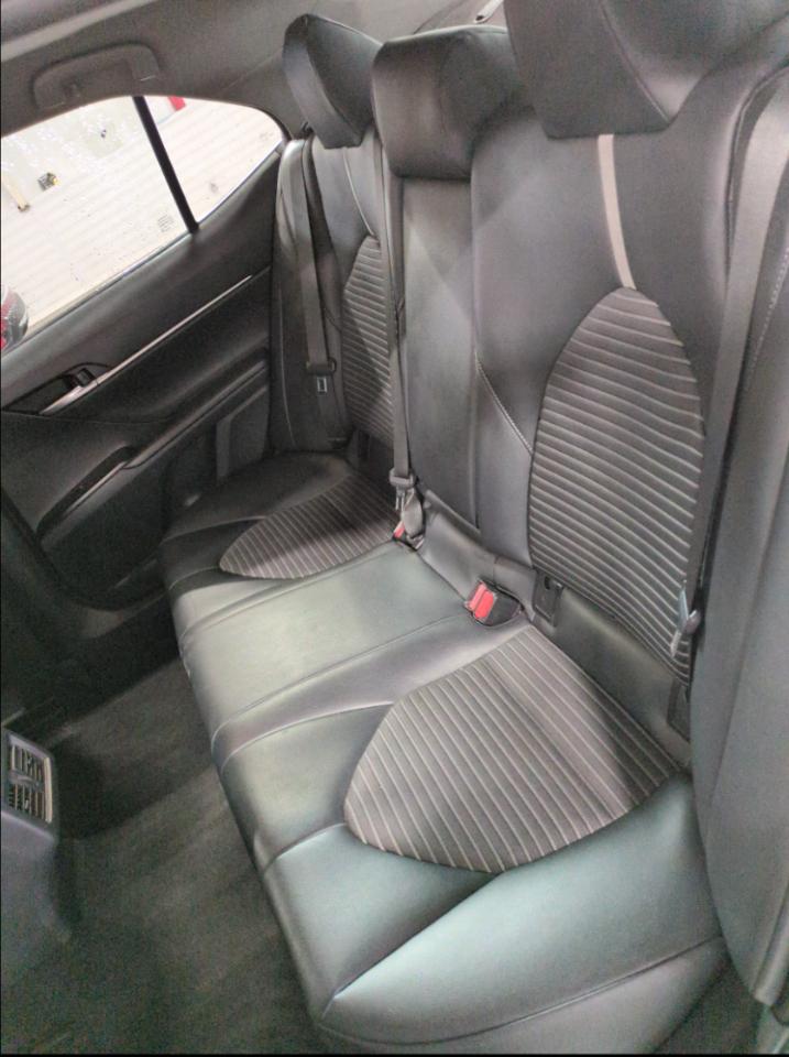 Toyota Camry SE Auto (Natl) 2018