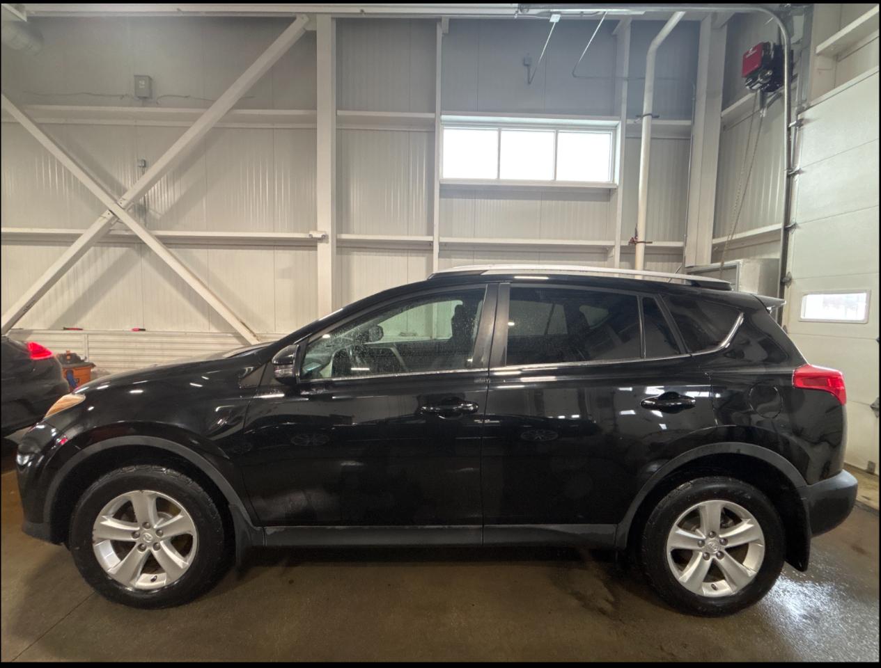 Toyota RAV4 AWD 4dr XLE (Natl) 2014
