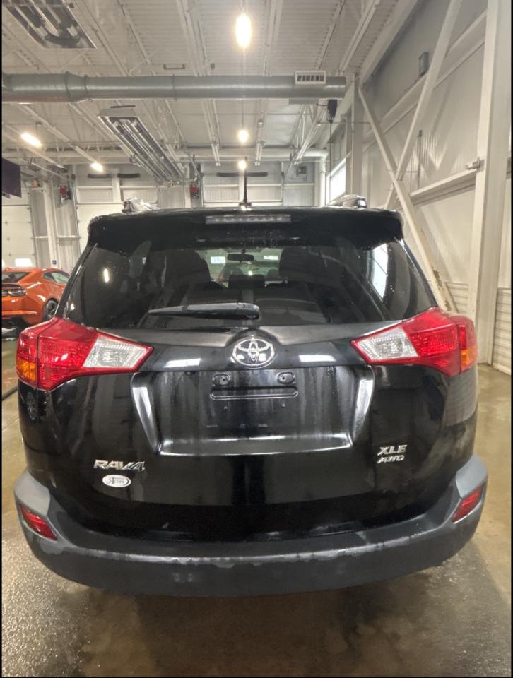 Toyota RAV4 AWD 4dr XLE (Natl) 2014