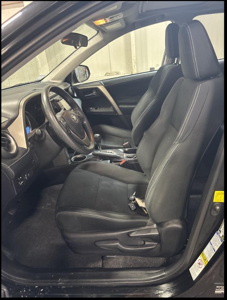 Toyota RAV4 AWD 4dr XLE (Natl) 2014