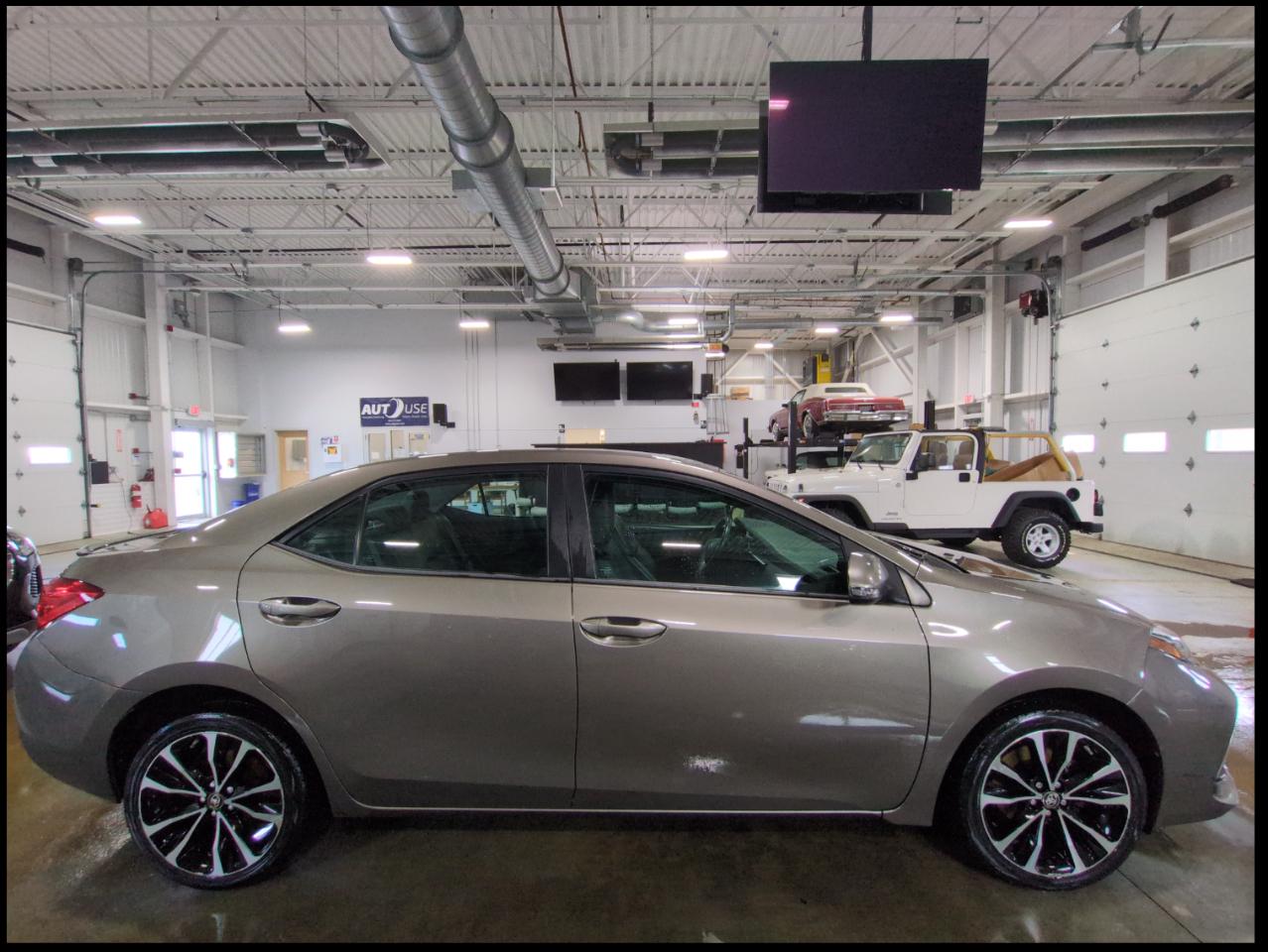 Toyota Corolla 50th Anniversary Special Edition CVT (Natl) 2017