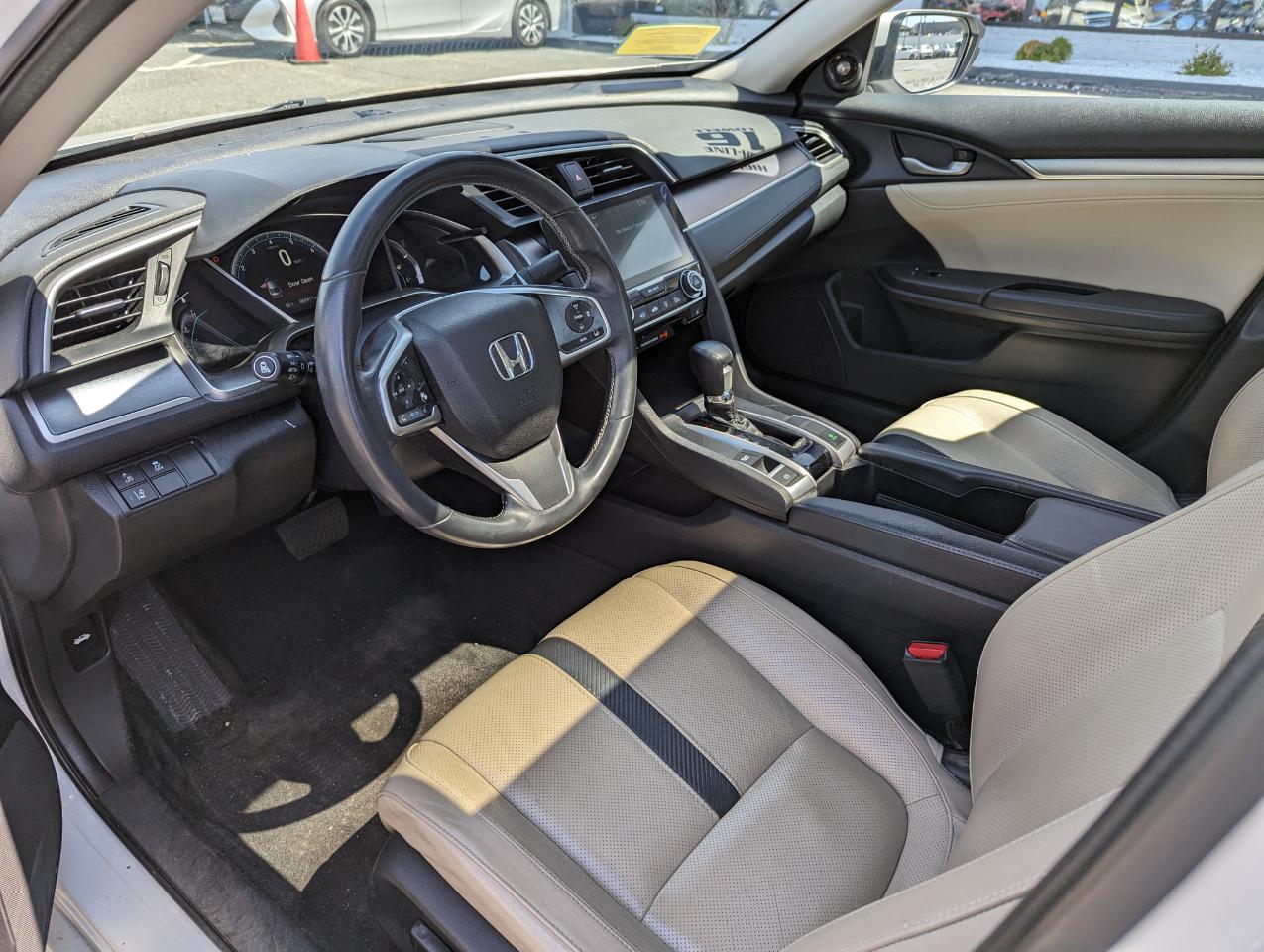 Honda Civic Sedan 4dr CVT Touring 2016