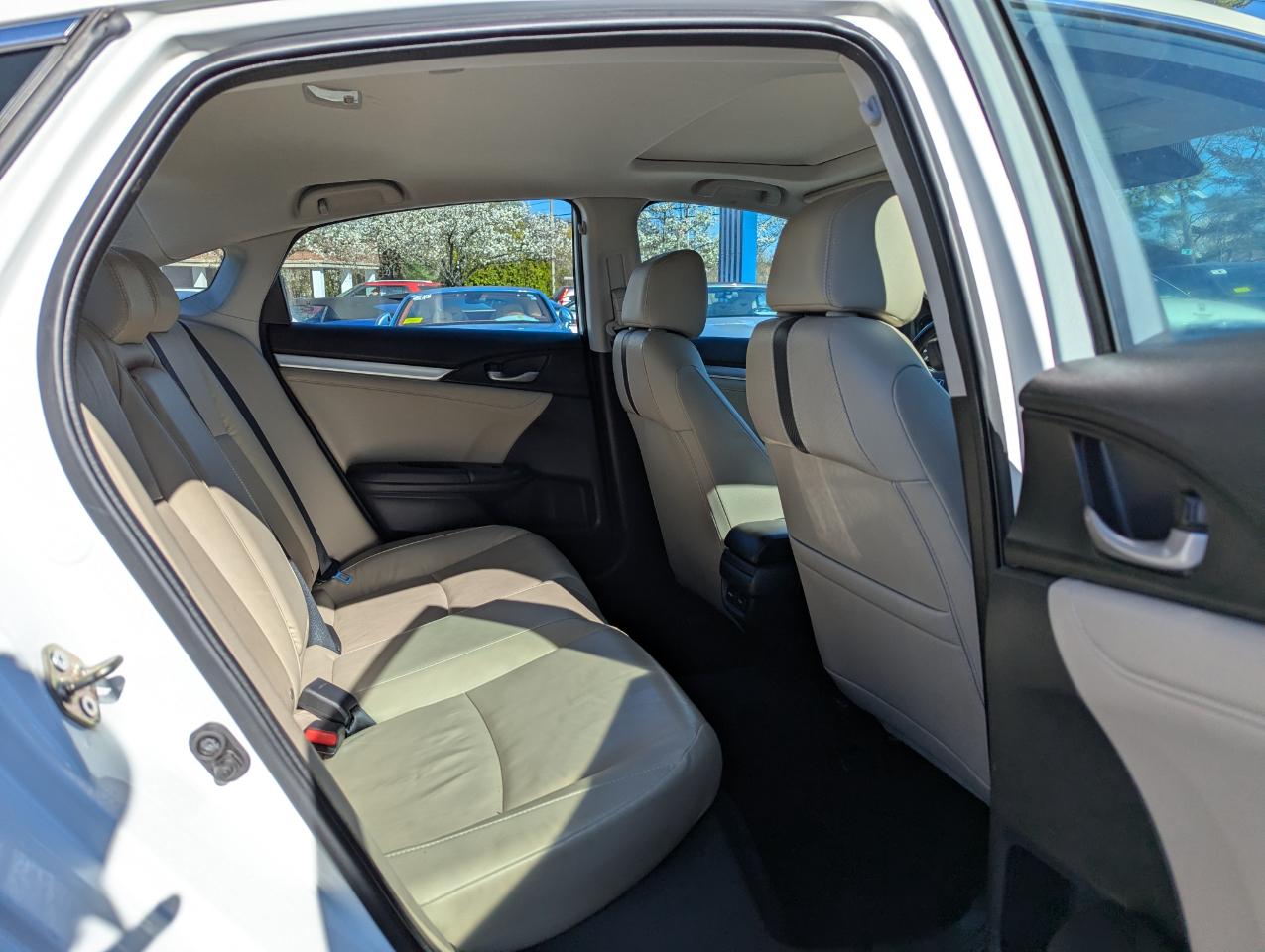 Honda Civic Sedan 4dr CVT Touring 2016