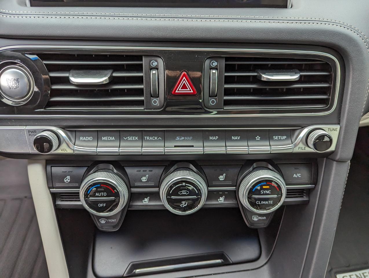 Genesis G70 2.0T Prestige AWD 2019