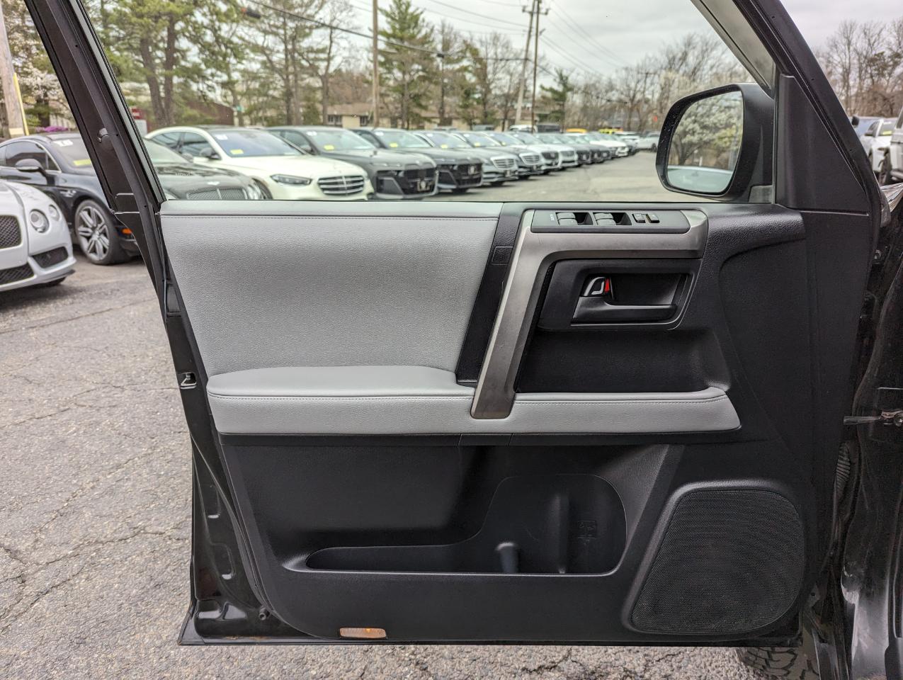 Toyota 4Runner 4WD 4dr V6 Trail (Natl) 2012