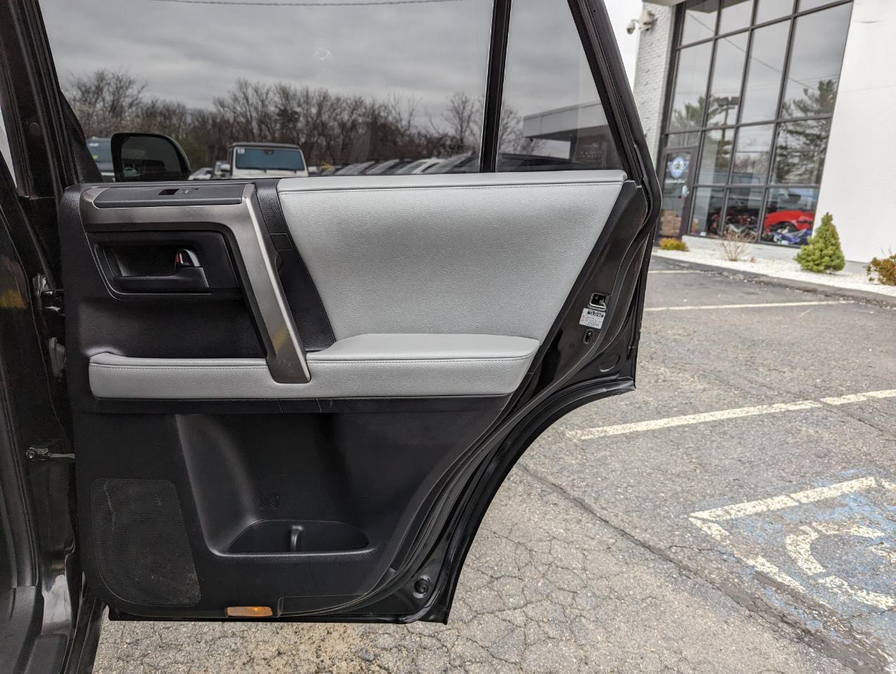 Toyota 4Runner 4WD 4dr V6 Trail (Natl) 2012