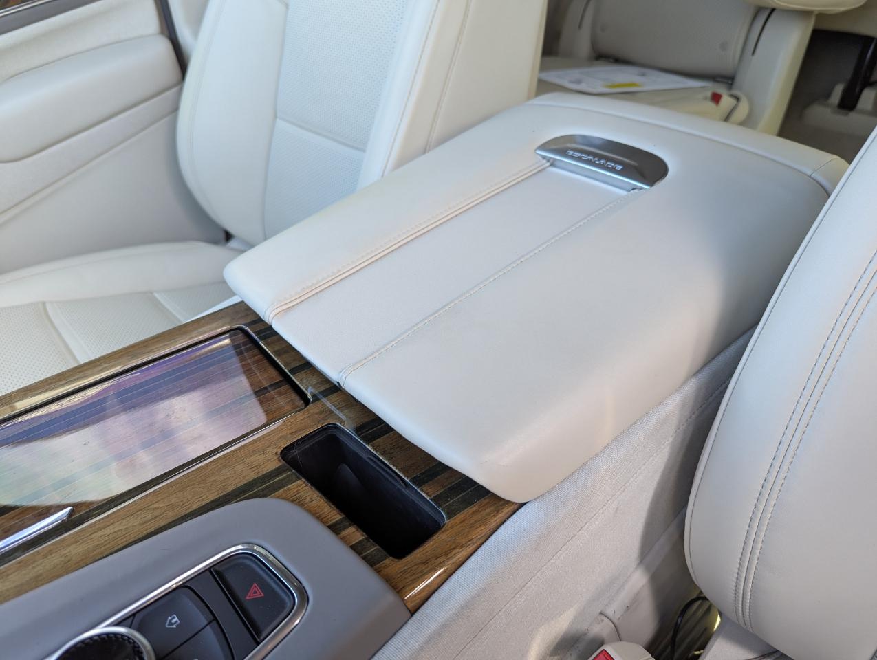 Cadillac Escalade 4WD 4dr Premium Luxury Platinum 2022