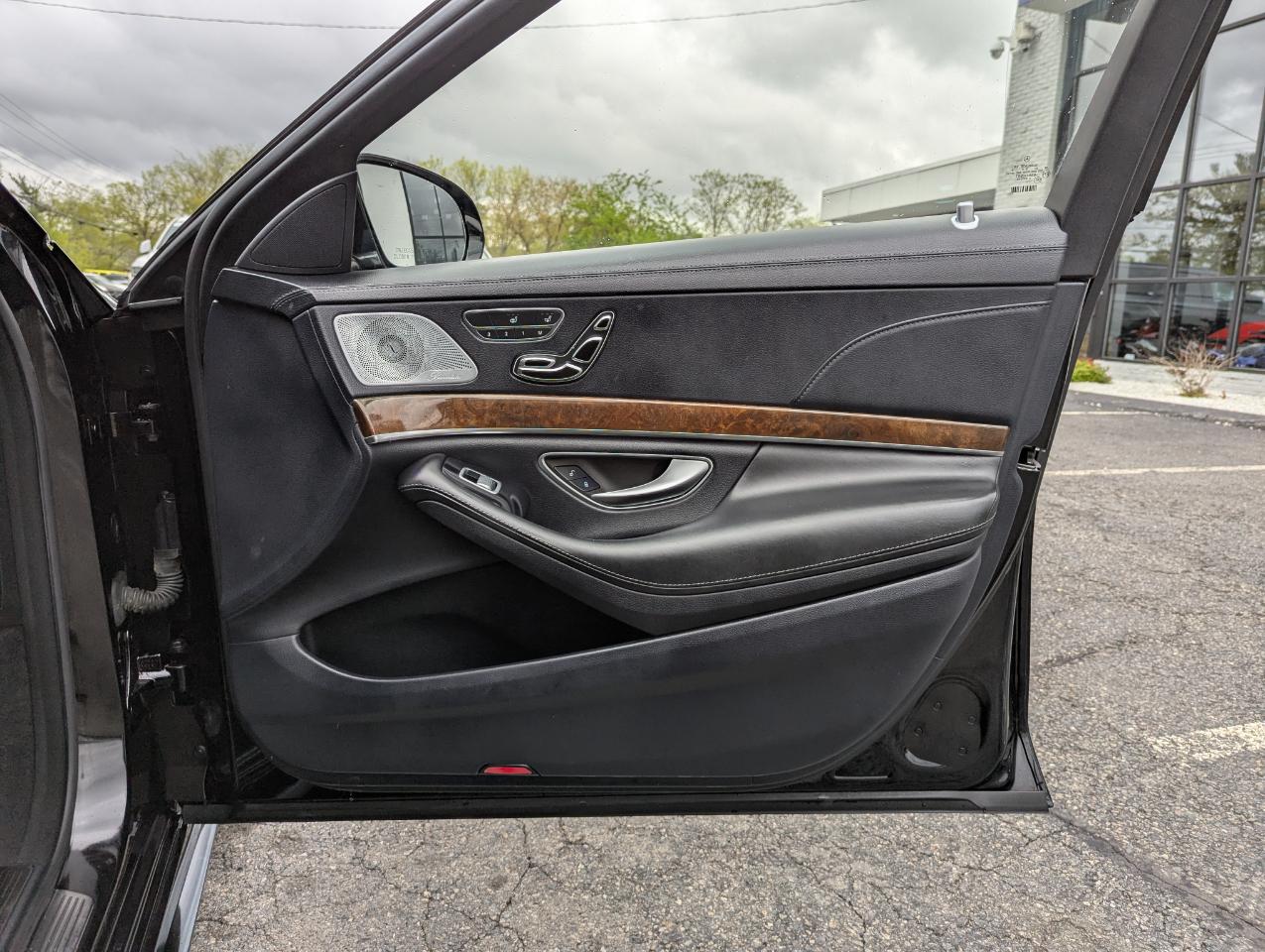 Mercedes-Benz S-Class 4dr Sdn S 550 4MATIC 2016