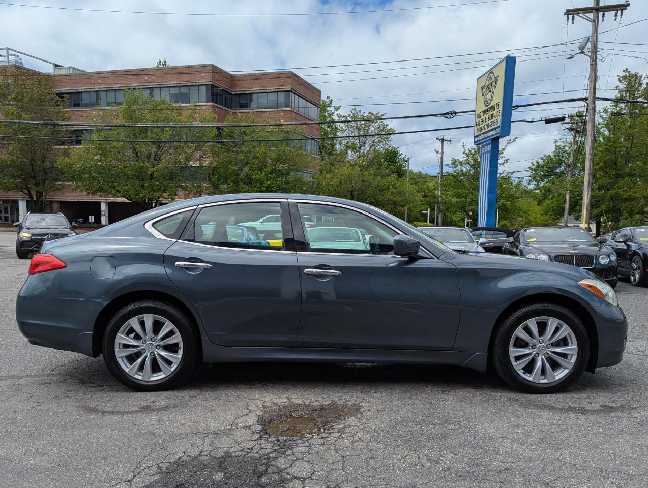 Infiniti M37 4dr Sdn AWD 2011