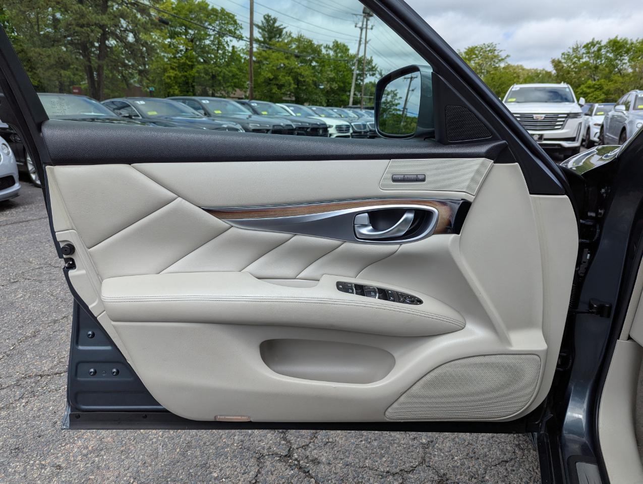 Infiniti M37 4dr Sdn AWD 2011