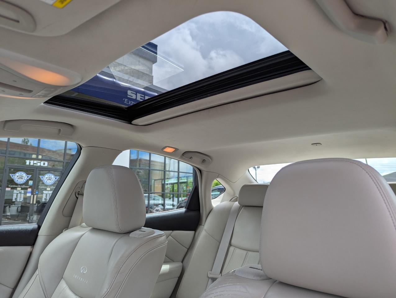 Infiniti M37 4dr Sdn AWD 2011