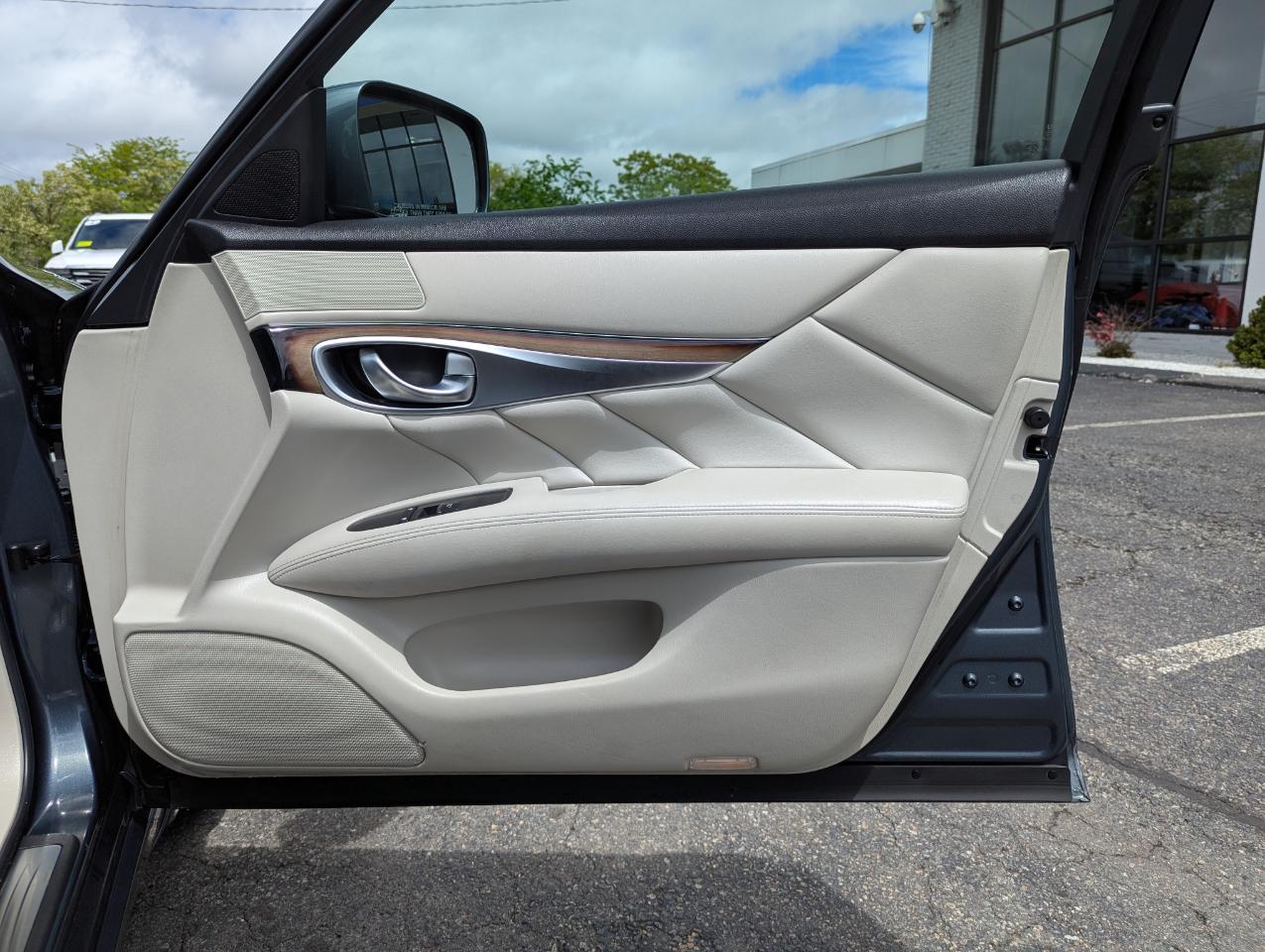 Infiniti M37 4dr Sdn AWD 2011