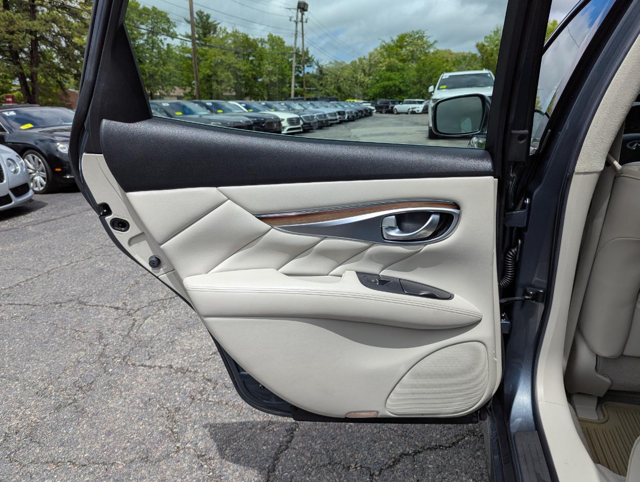 Infiniti M37 4dr Sdn AWD 2011
