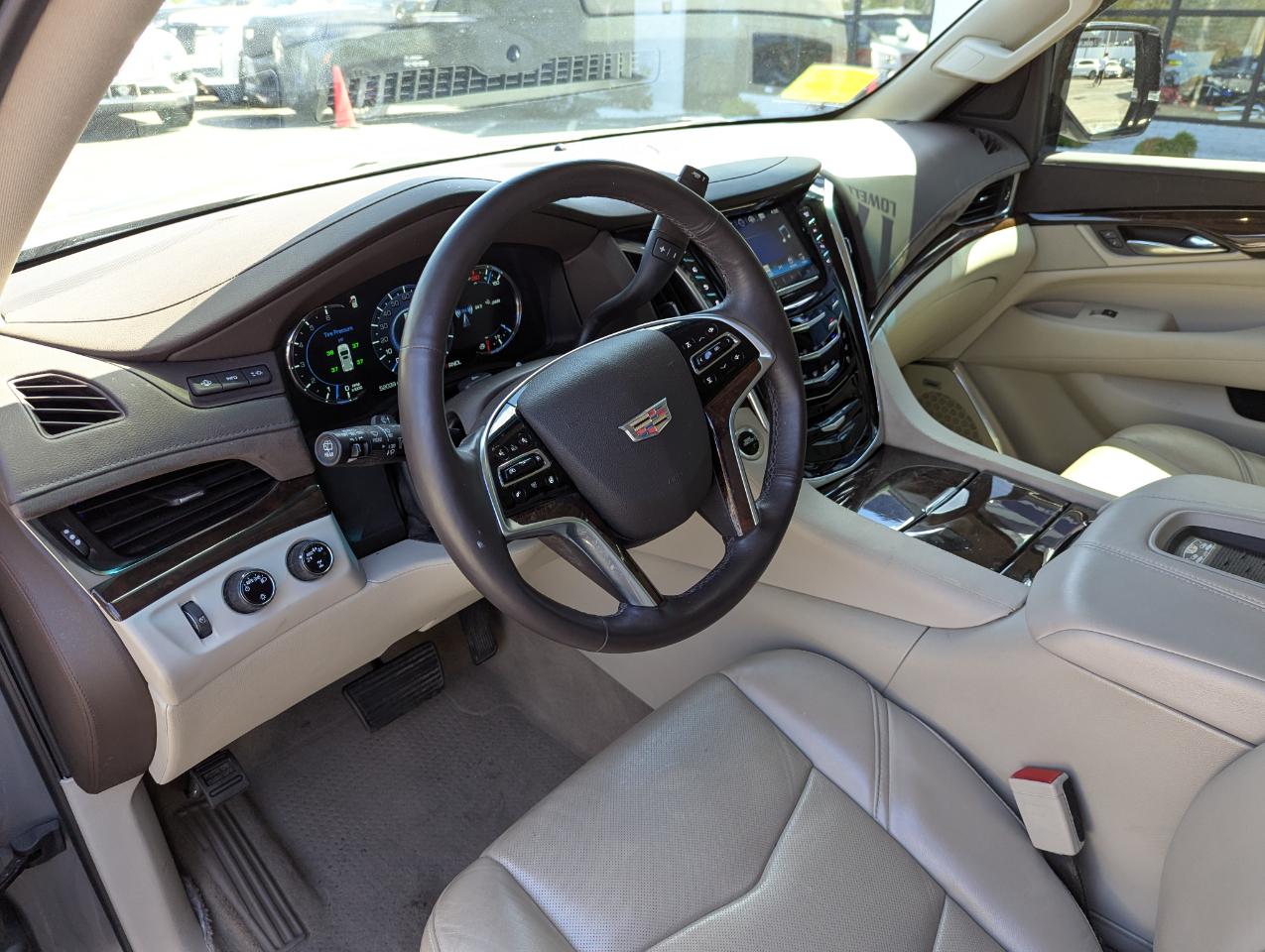 Cadillac Escalade 4WD 4dr Luxury 2017