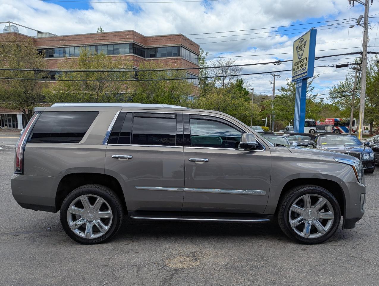 Cadillac Escalade 4WD 4dr Luxury 2017