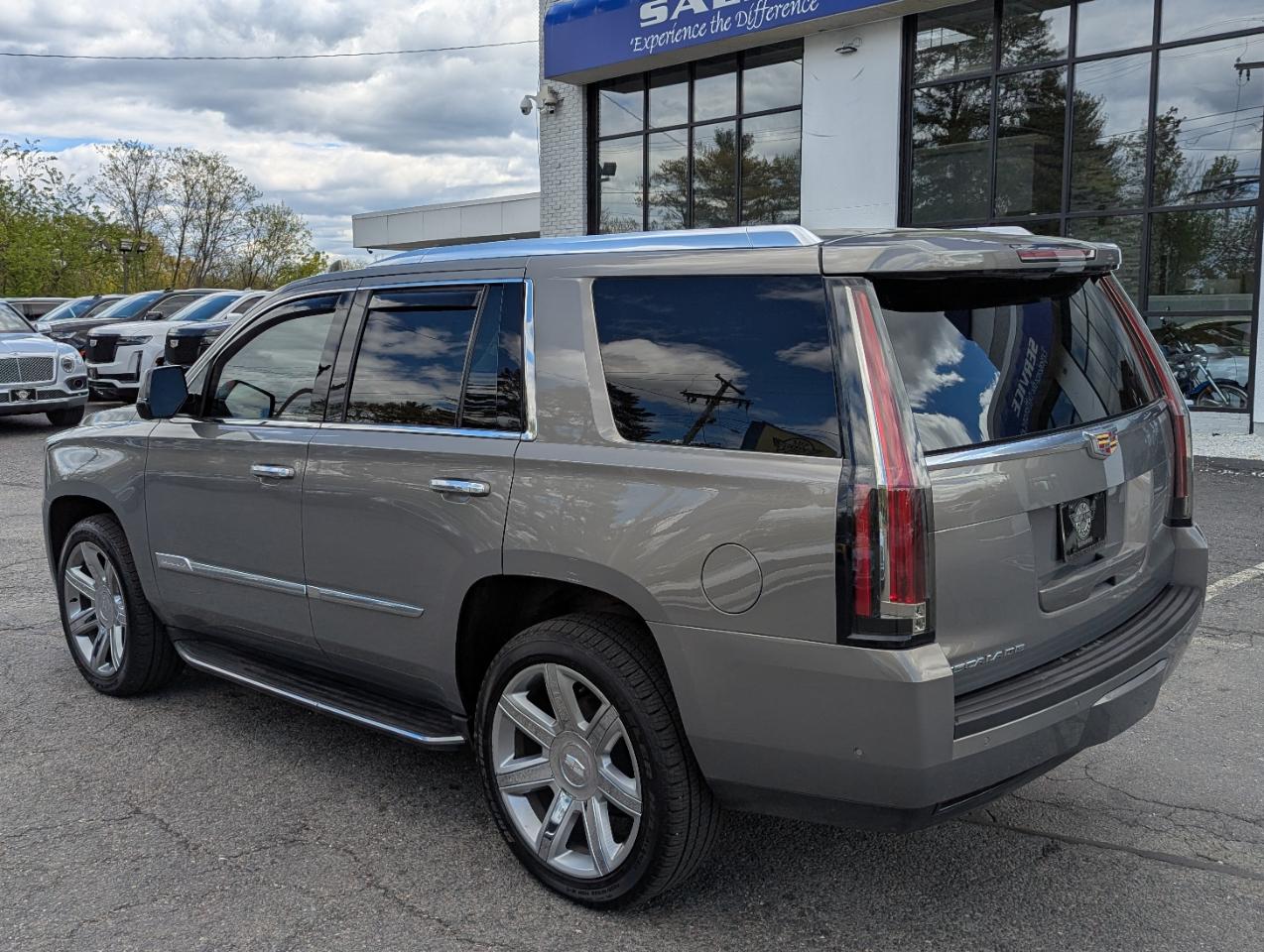 Cadillac Escalade 4WD 4dr Luxury 2017
