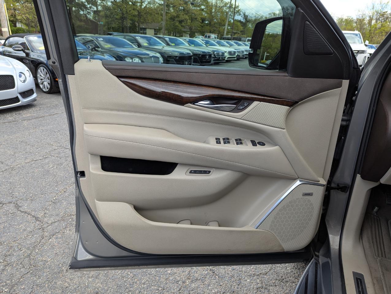 Cadillac Escalade 4WD 4dr Luxury 2017