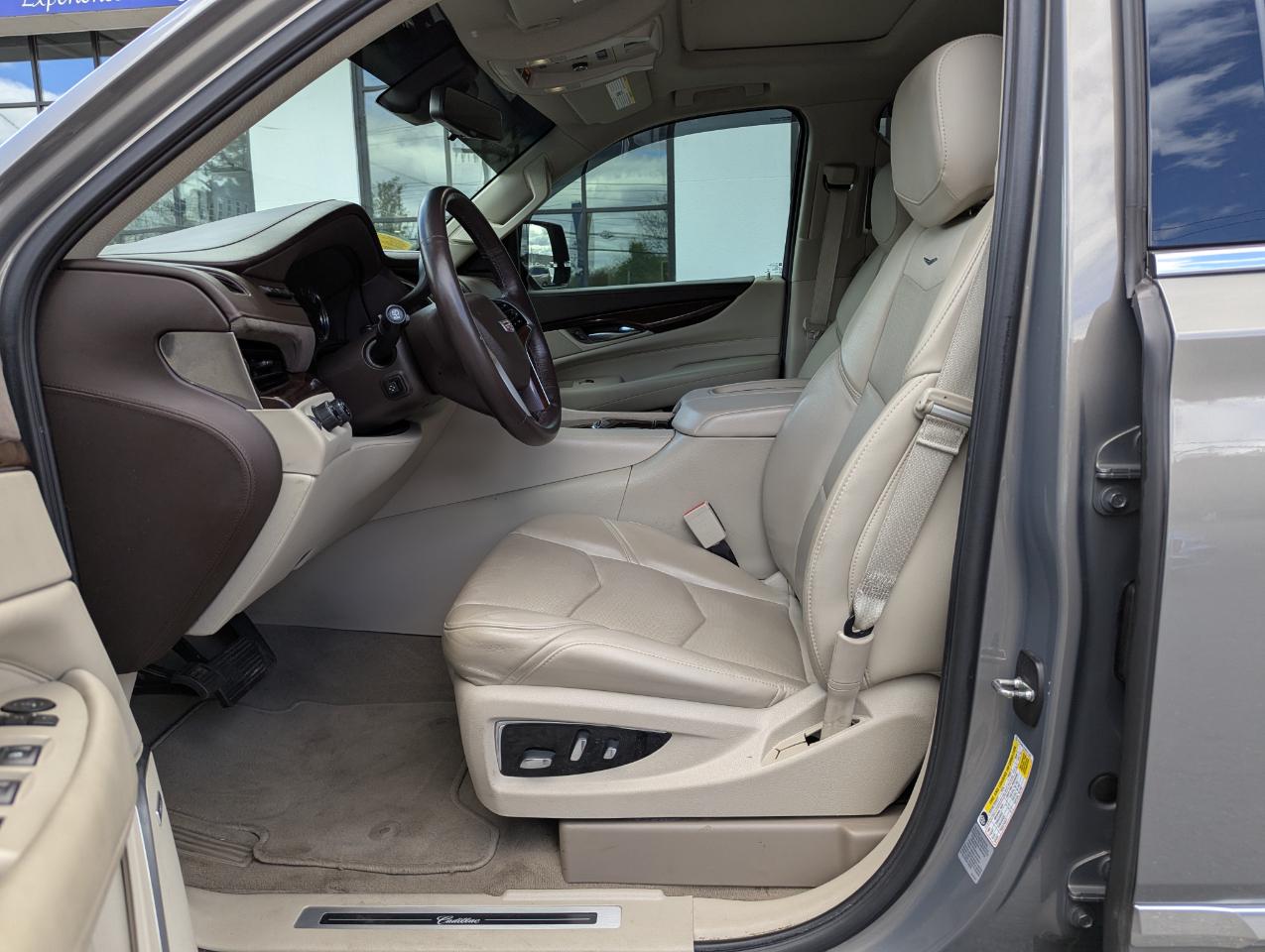 Cadillac Escalade 4WD 4dr Luxury 2017