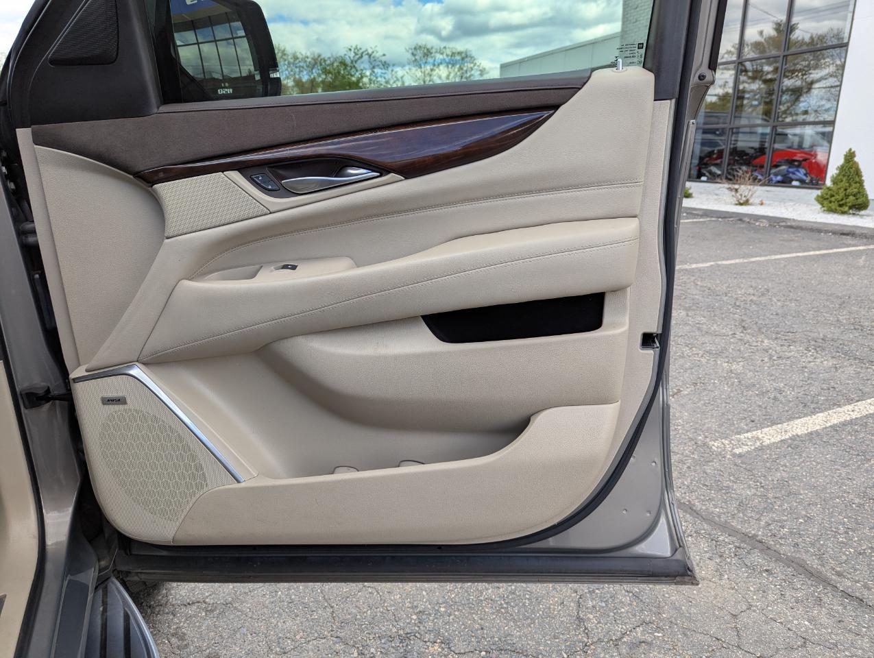 Cadillac Escalade 4WD 4dr Luxury 2017