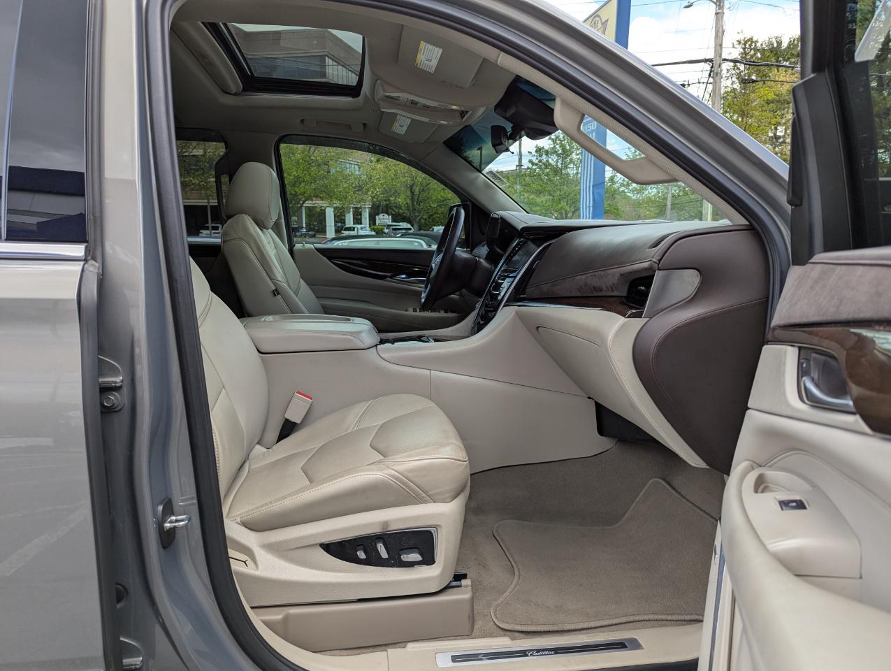 Cadillac Escalade 4WD 4dr Luxury 2017