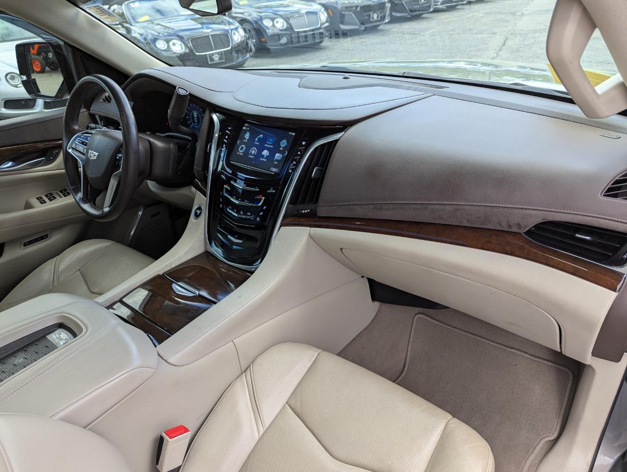 Cadillac Escalade 4WD 4dr Luxury 2017