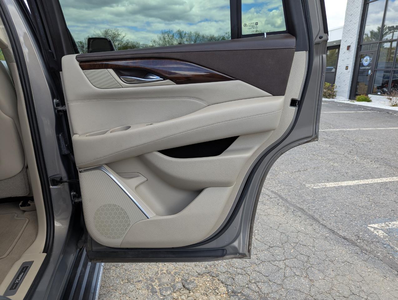 Cadillac Escalade 4WD 4dr Luxury 2017