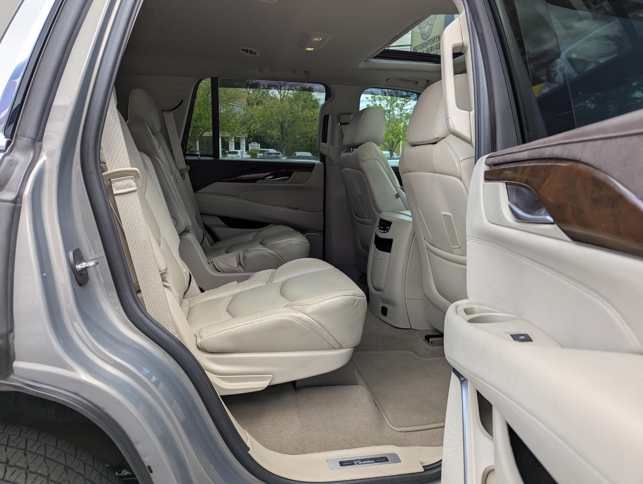 Cadillac Escalade 4WD 4dr Luxury 2017