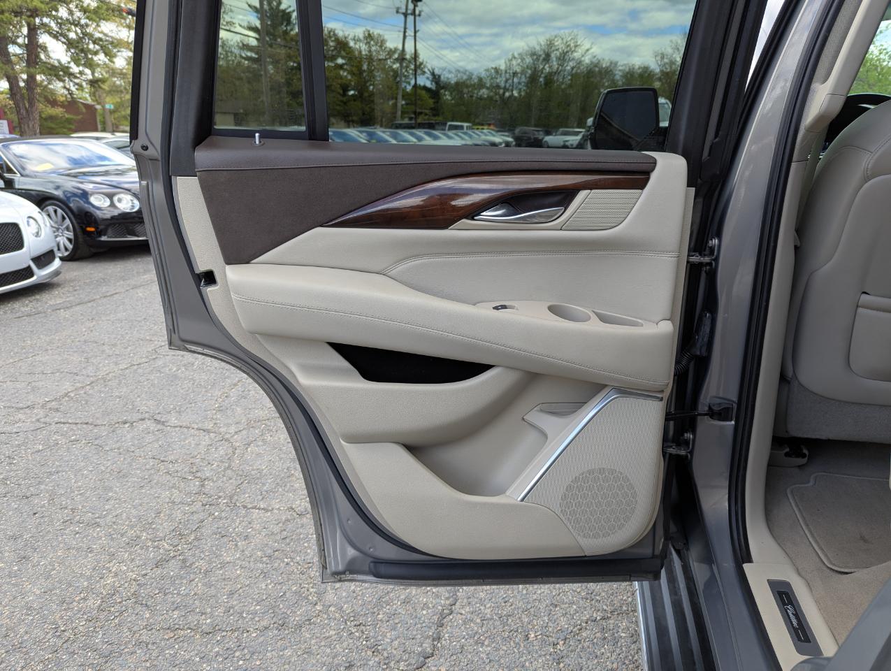 Cadillac Escalade 4WD 4dr Luxury 2017
