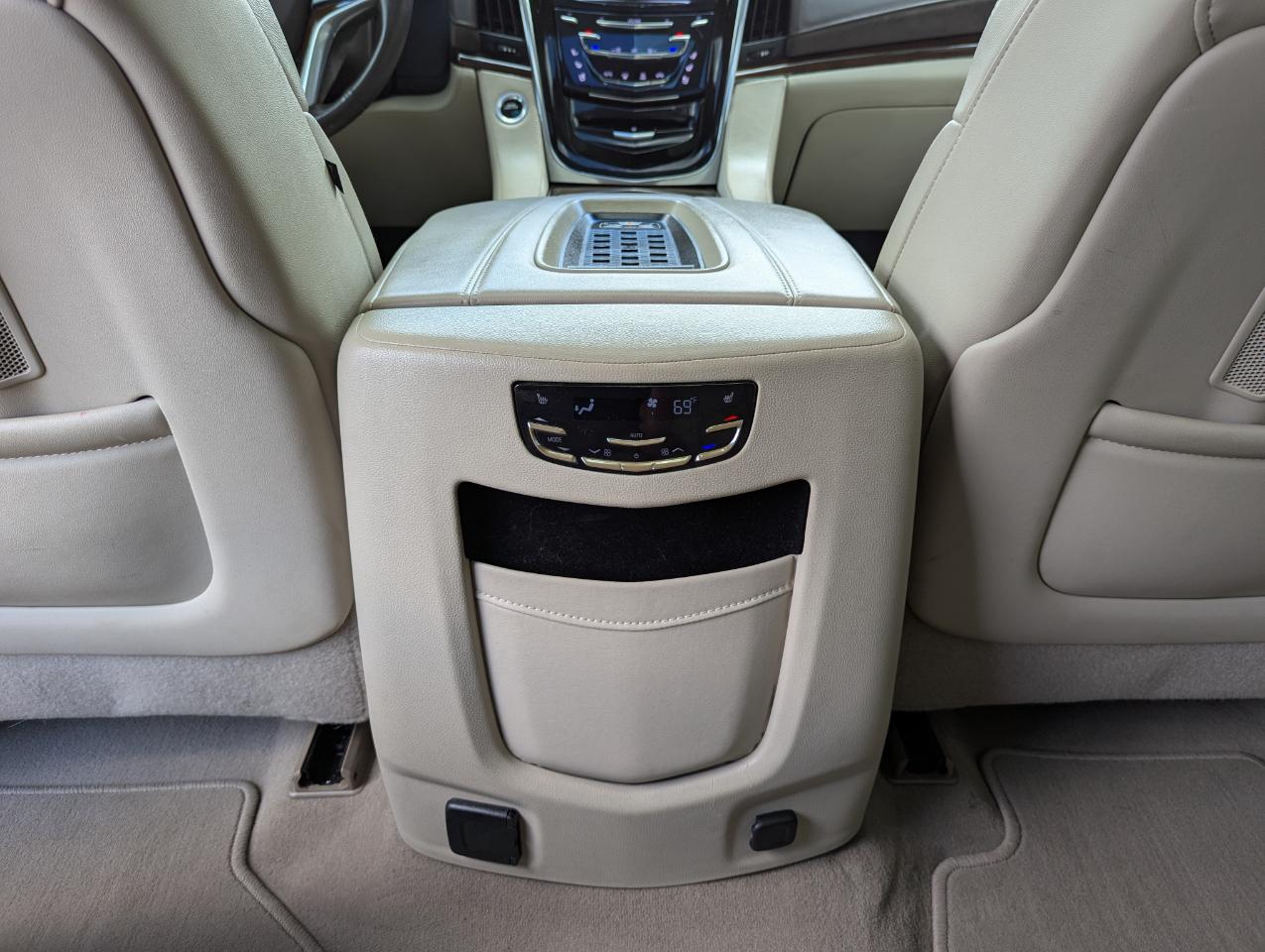 Cadillac Escalade 4WD 4dr Luxury 2017