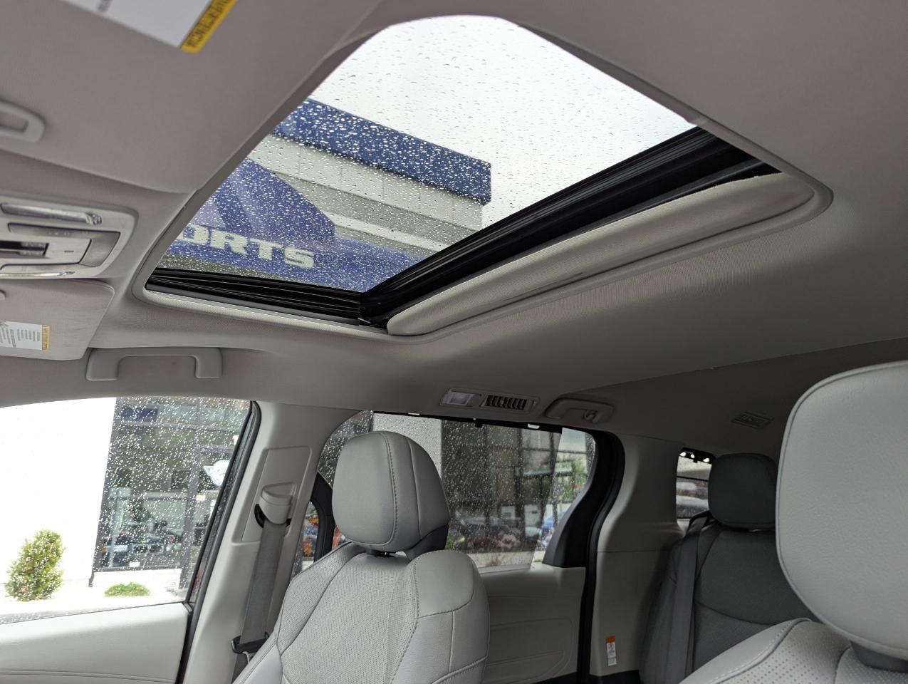 Toyota Sienna Limited AWD 7-Passenger (Natl) 2022