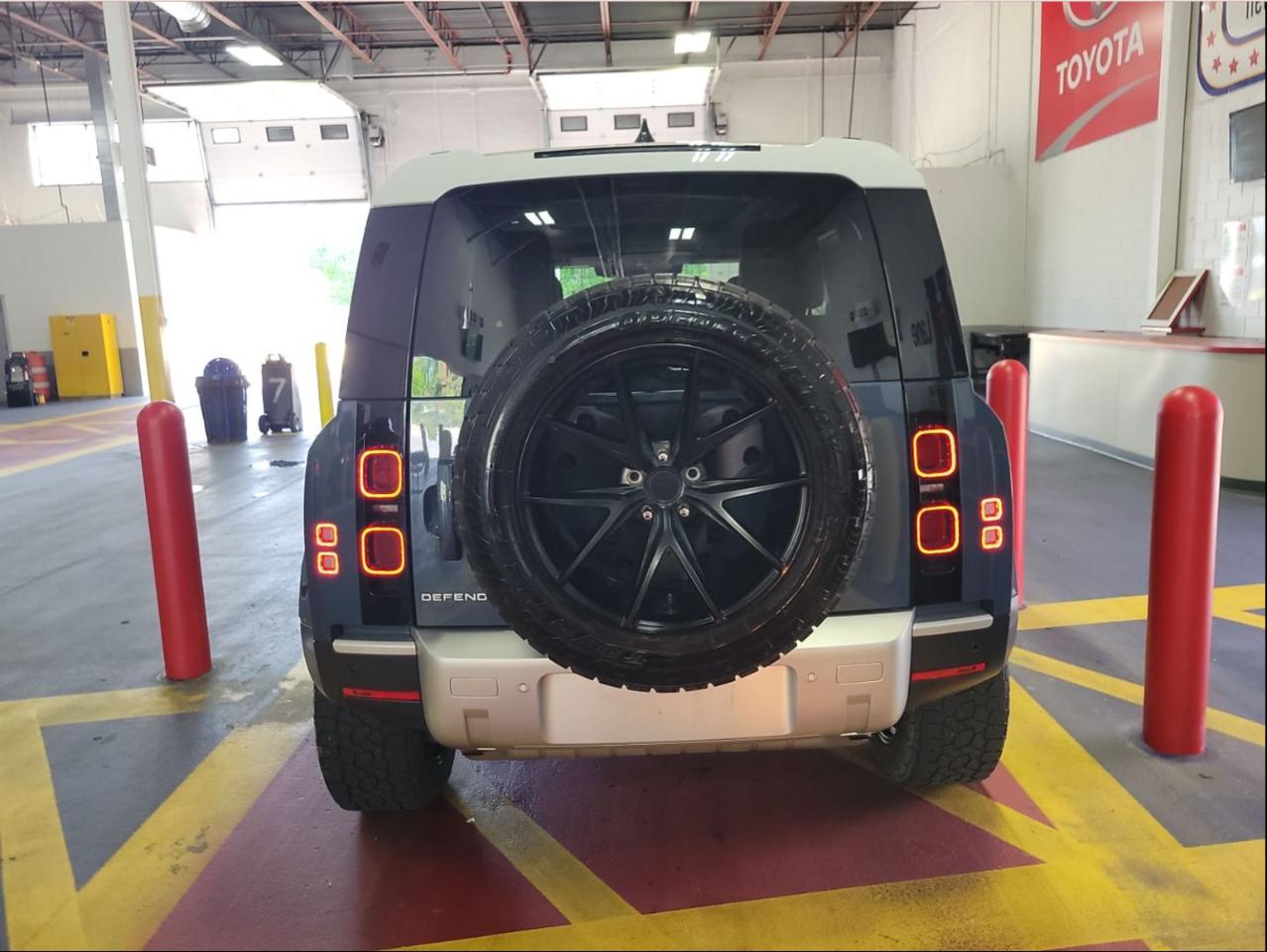 Land Rover Defender 90 P300 S 2024