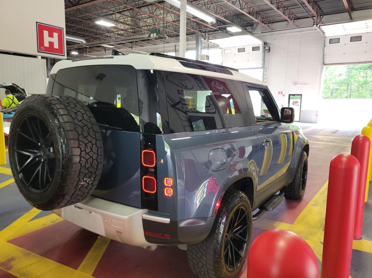 Land Rover Defender 90 P300 S 2024