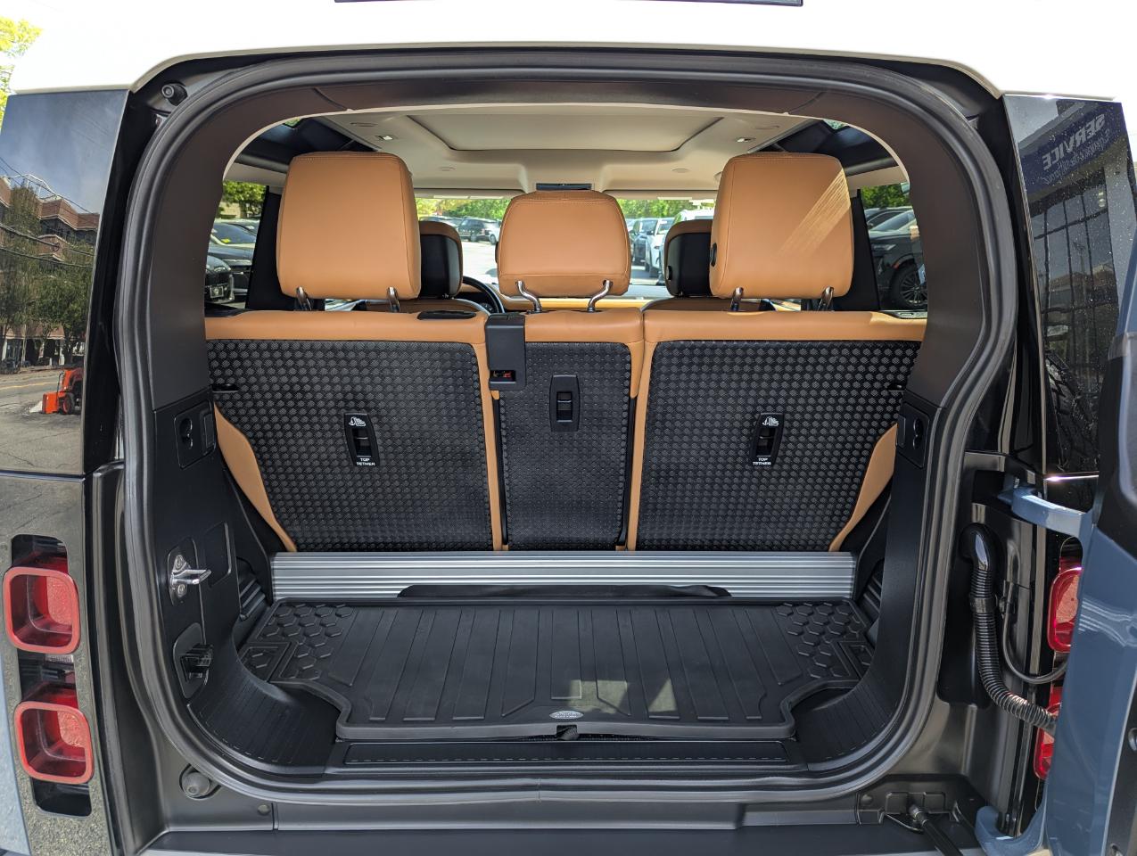 Land Rover Defender 90 P300 S 2024