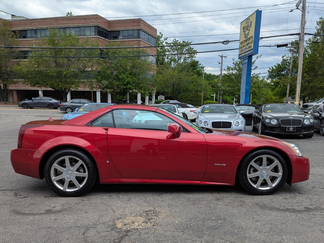 Cadillac XLR 2dr Convertible 2004