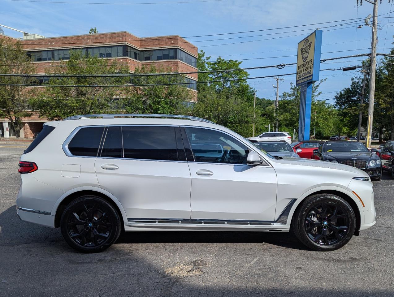 BMW X7 xDrive40i Sports Activity Vehicle 2023