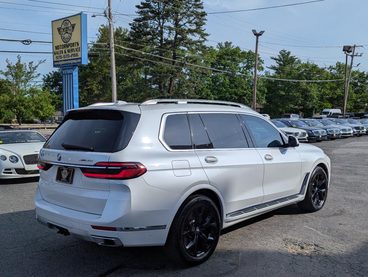 BMW X7 xDrive40i Sports Activity Vehicle 2023