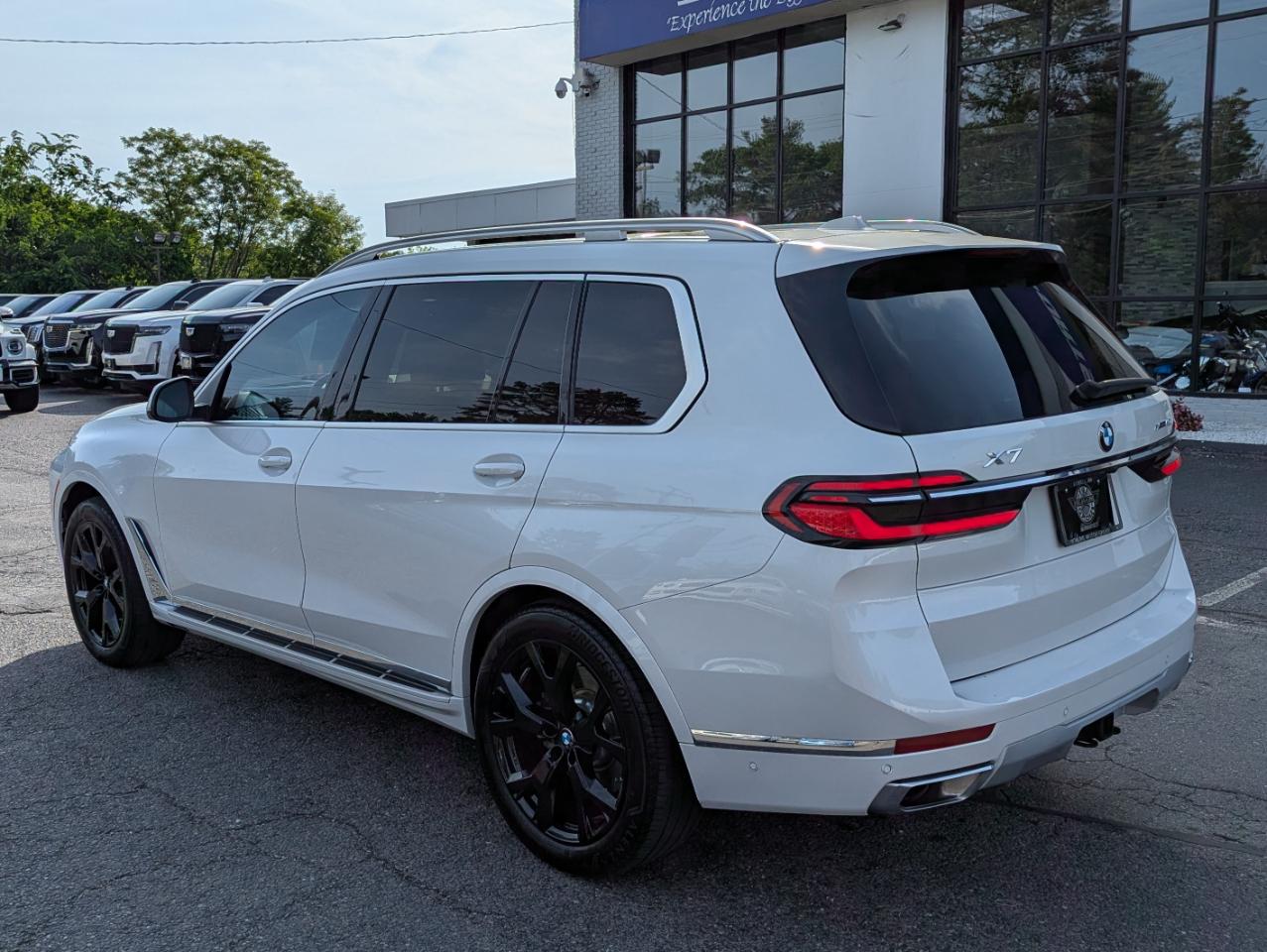 BMW X7 xDrive40i Sports Activity Vehicle 2023