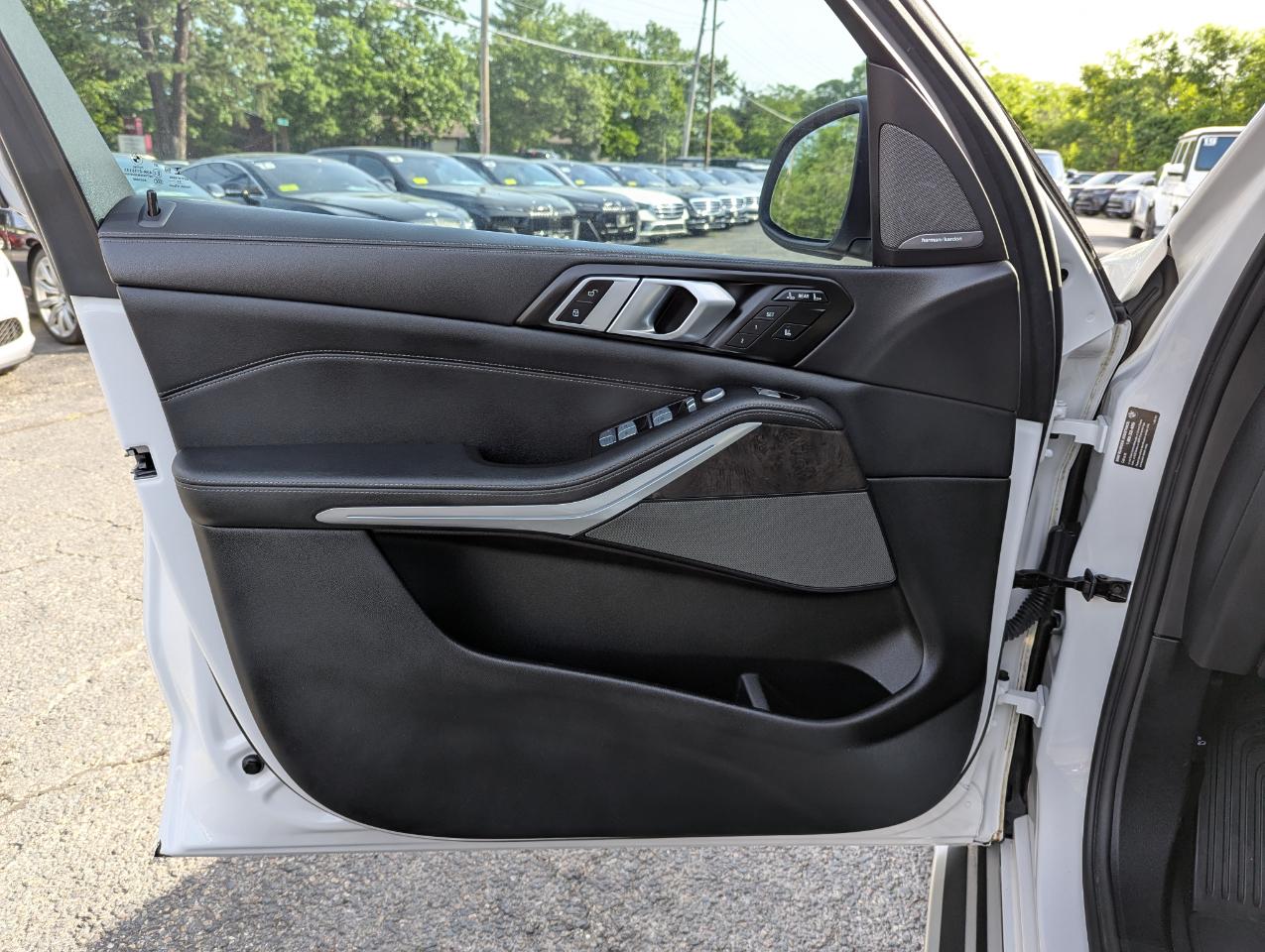 BMW X7 xDrive40i Sports Activity Vehicle 2023