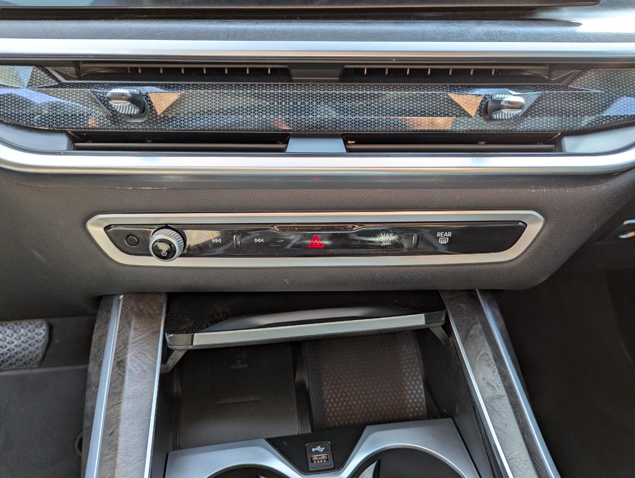 BMW X7 xDrive40i Sports Activity Vehicle 2023